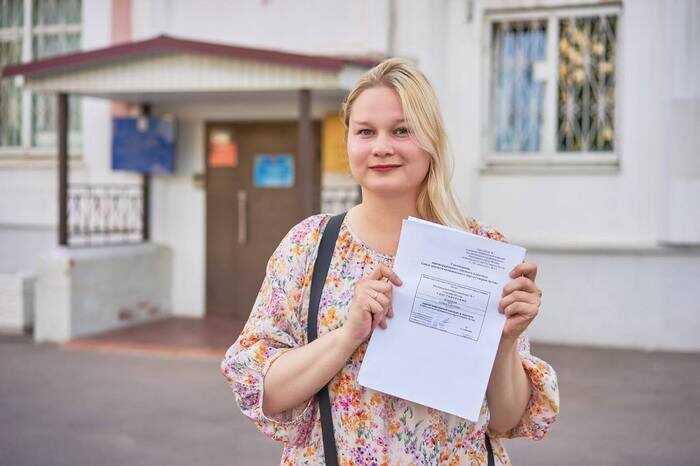 Активистку Безменову задержали по делу о цитатах Путина у мемориала Сталину