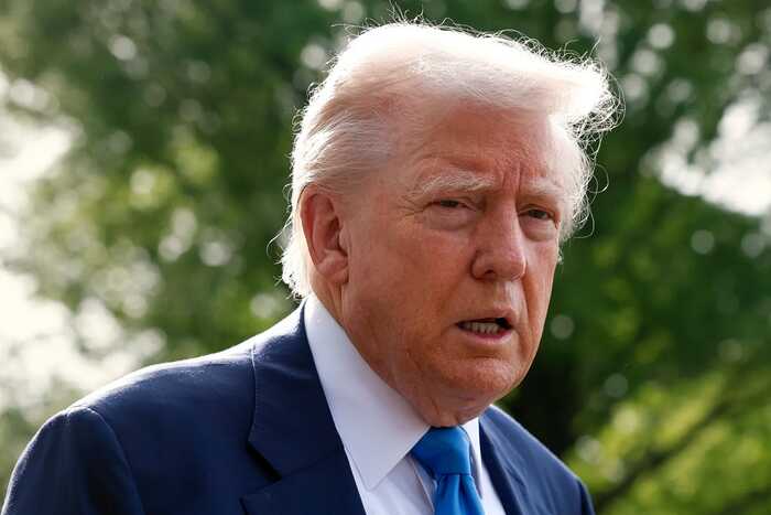 Президент США требует тюремного срока за надругательство над национальным флагом