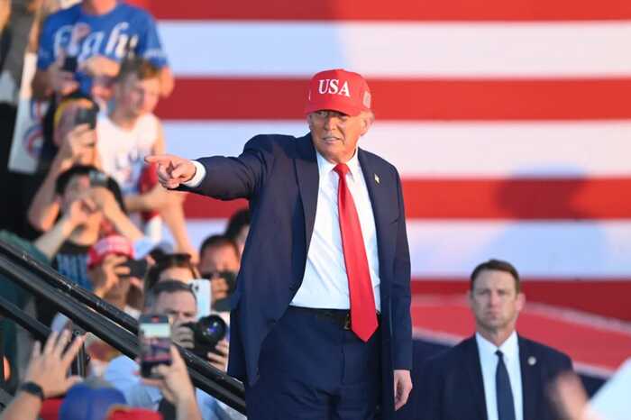 Трамп заявил о рассылке уведомлений о тарифах и дополнительном сборе для поддерживающих БРИКС