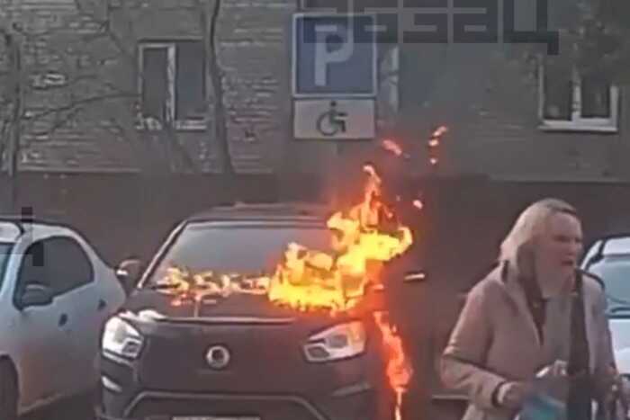 Женщина в Уфе подожгла машину и дождалась полицию