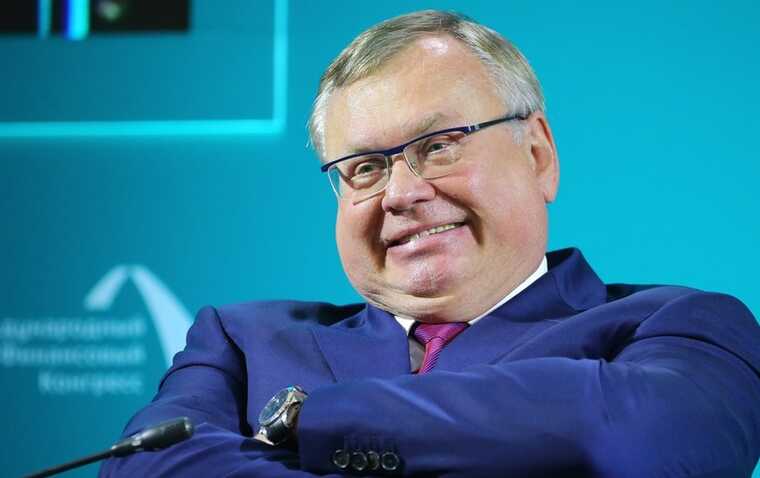 Андрей Костин берет золото: активы Струкова переходят ВТБ через суд и Генпрокуратуру